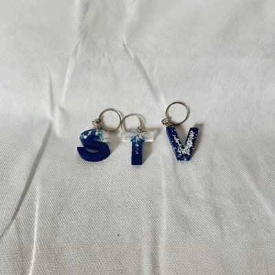 Personalized Resin Letter Keychain – Custom Black & Silver Initial Keyring | Handmade Gift for Her, Bridesmaid, Birthday, Wedding Favor