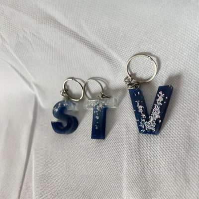 Personalized Resin Letter Keychain – Custom Black & Silver Initial Keyring | Handmade Gift for Her, Bridesmaid, Birthday, Wedding Favor