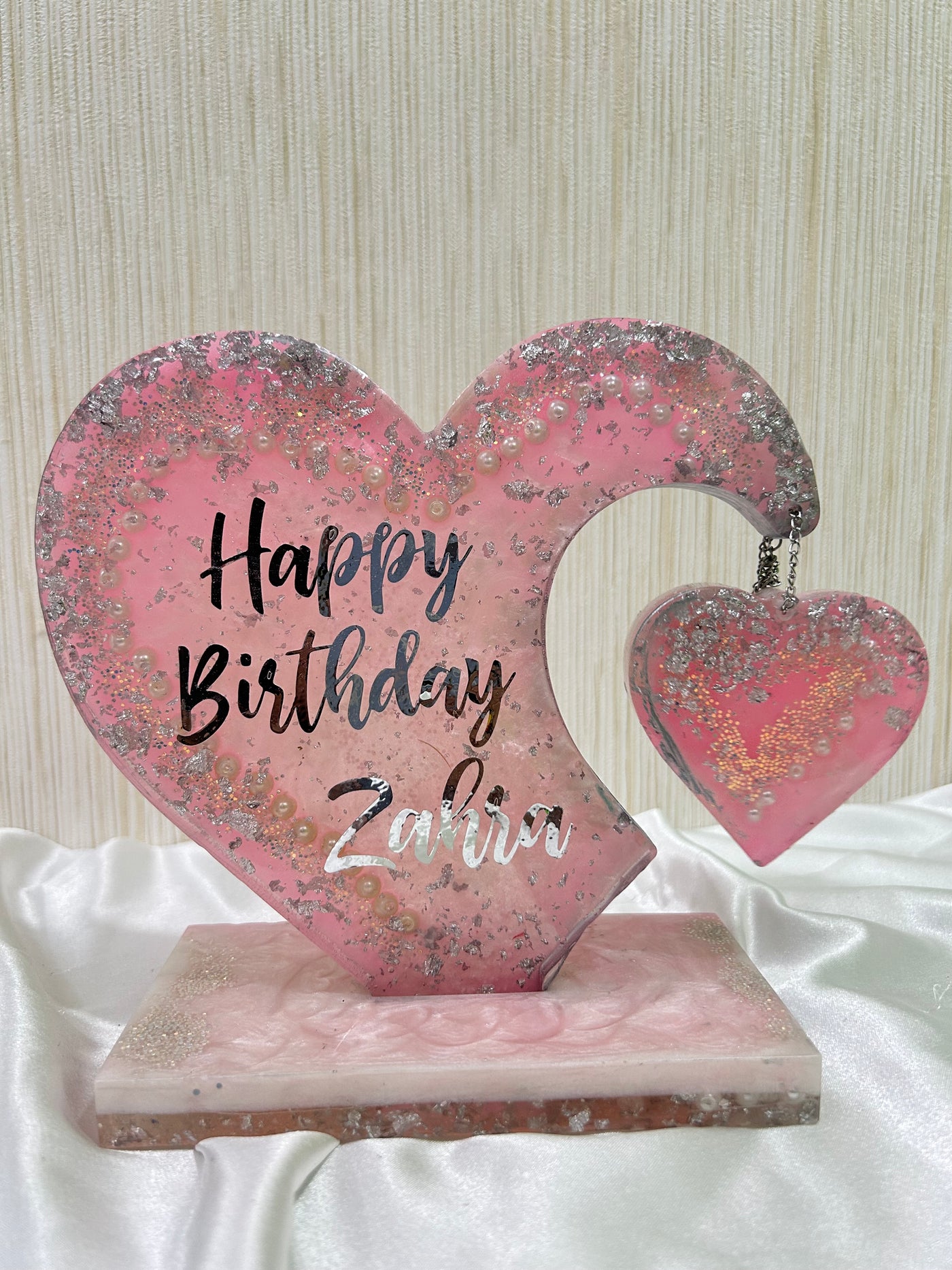Personalized Heart-Shaped Resin Birthday Gift-Handmade resin art gift -Resin birthday decoration - Unique birthday gift for her