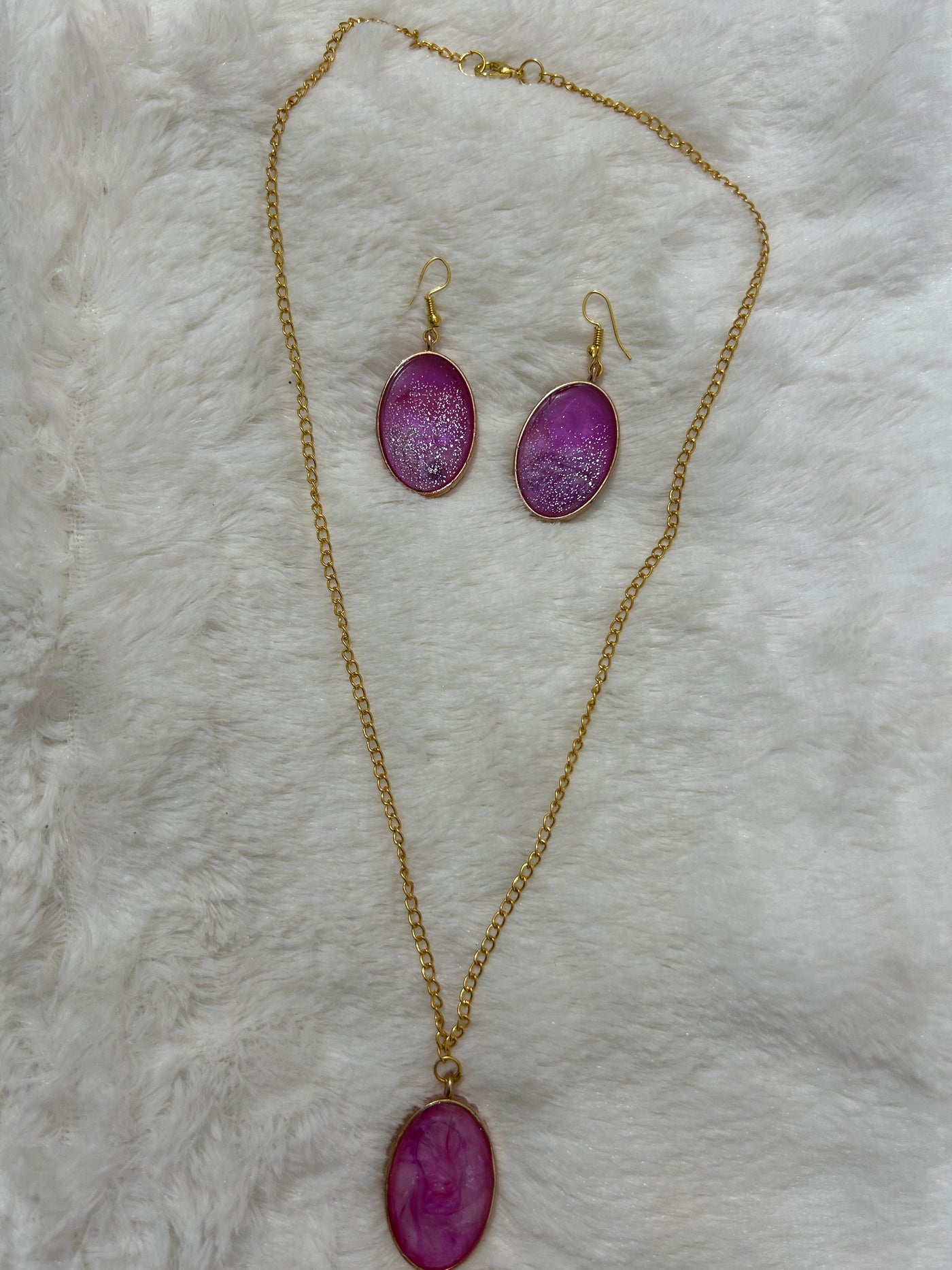 Elegant Pink Resin Locket Chain & Earrings Set – Shiny Finish