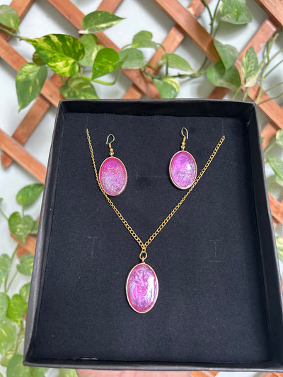 Elegant Pink Resin Locket Chain & Earrings Set – Shiny Finish