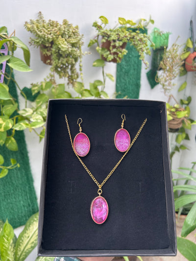 Elegant Pink Resin Locket Chain & Earrings Set – Shiny Finish