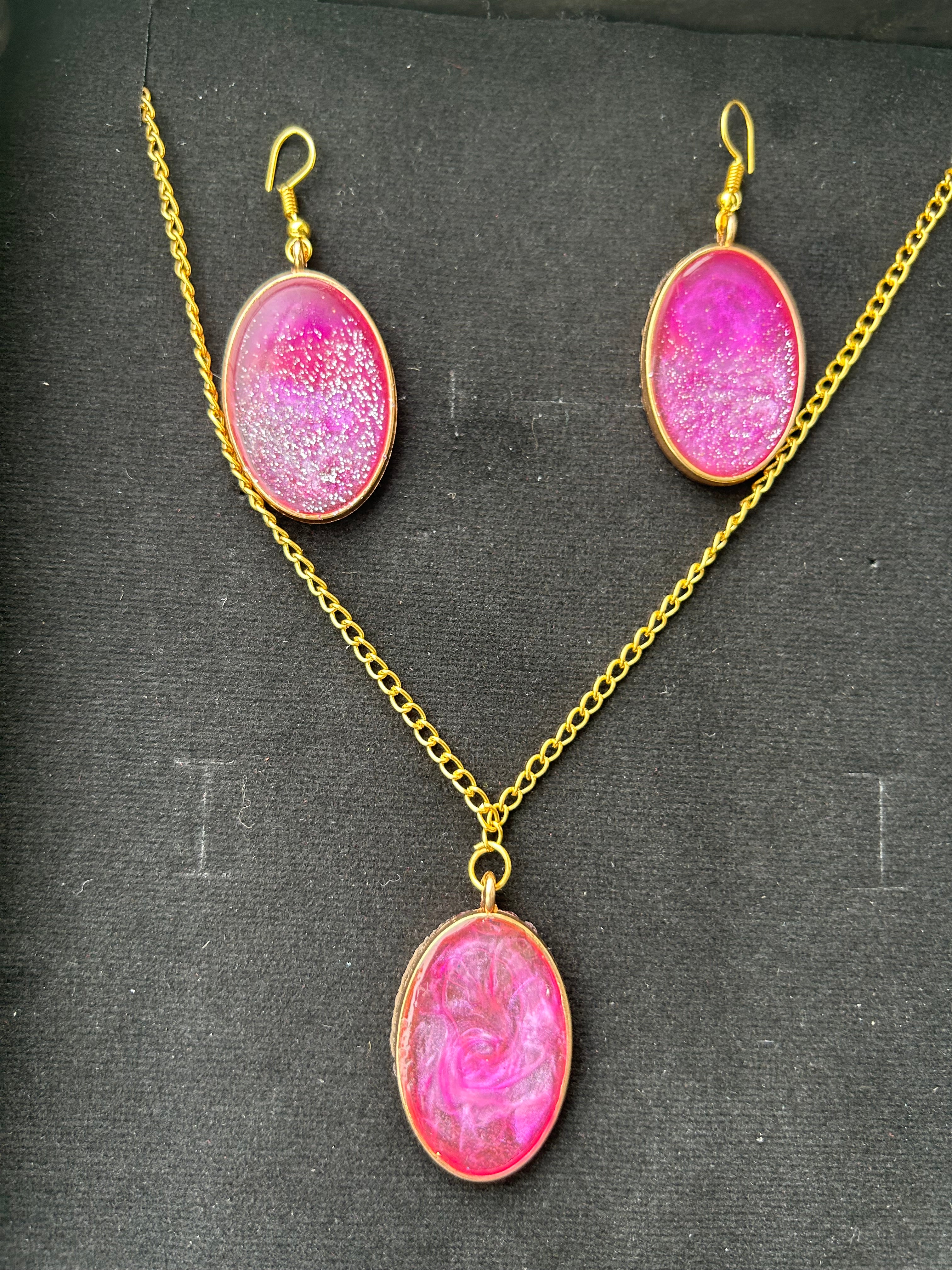 Elegant Pink Resin Locket Chain & Earrings Set – Shiny Finish