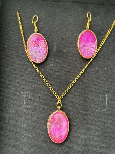 Elegant Pink Resin Locket Chain & Earrings Set – Shiny Finish