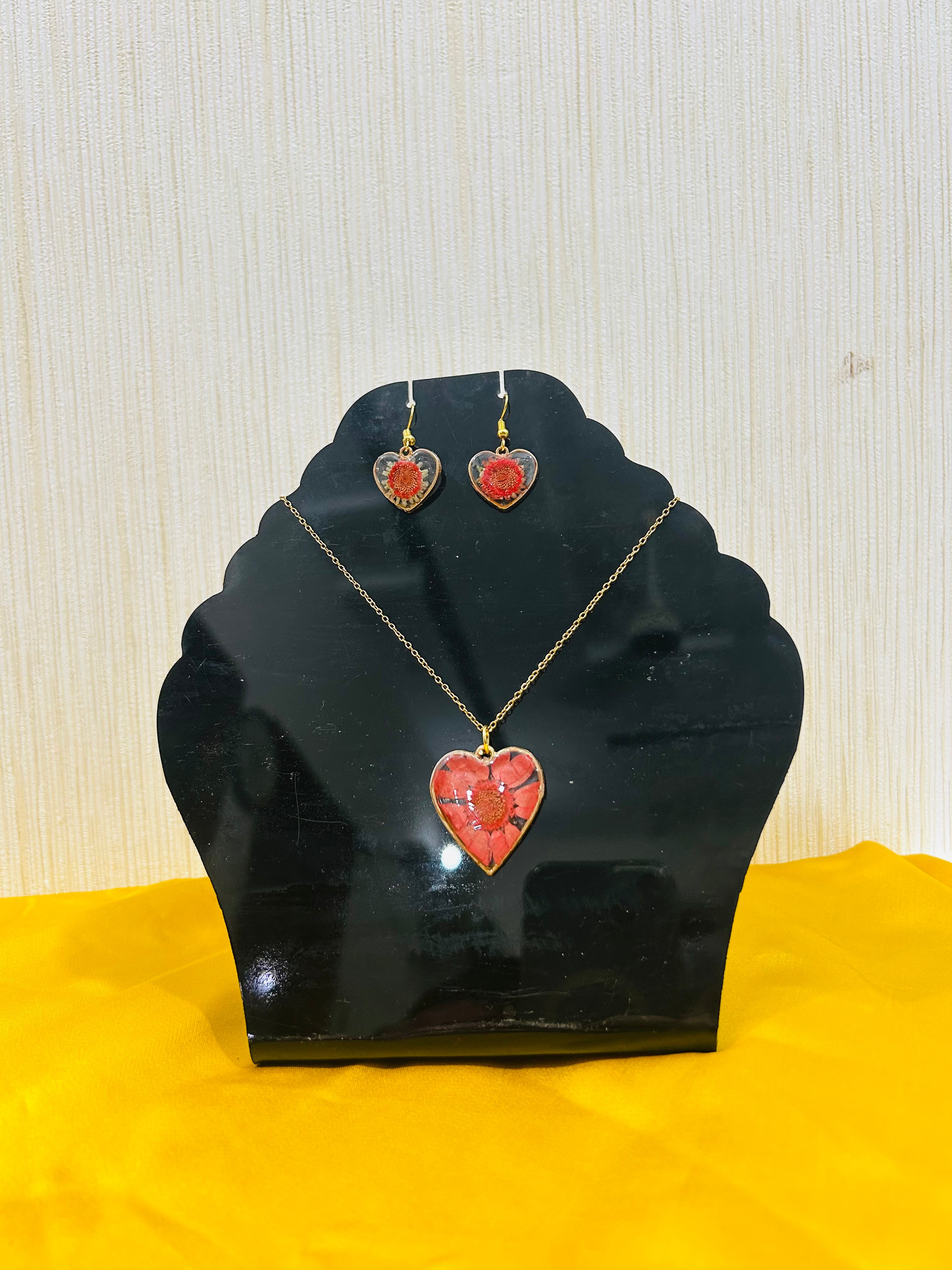 Elegant Heart Shape Chain Locket – Stylish & Trendy Jewelr
