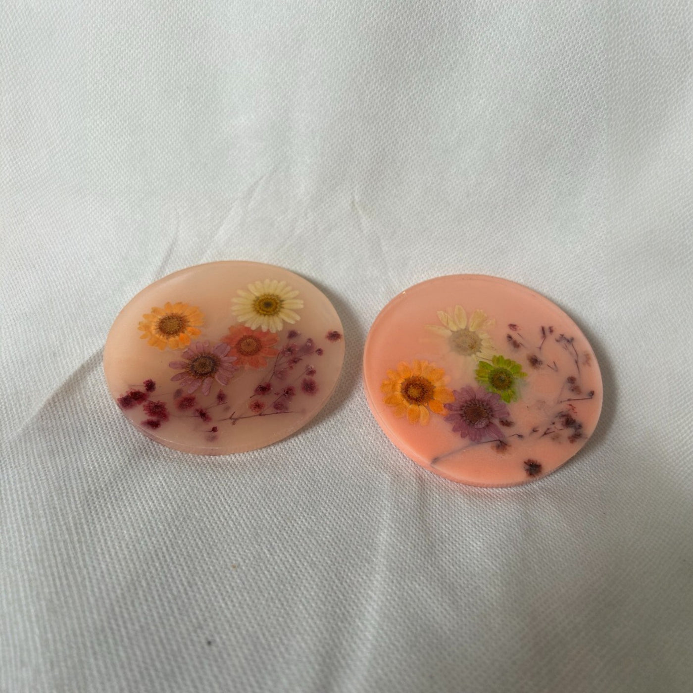 Pink Resin Tea Coaster Set – Round Shape with Real Preserved Flowers (2 Pieces)