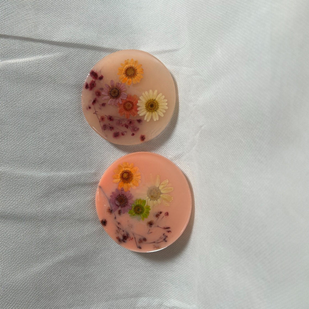 Pink Resin Tea Coaster Set – Round Shape with Real Preserved Flowers (2 Pieces)