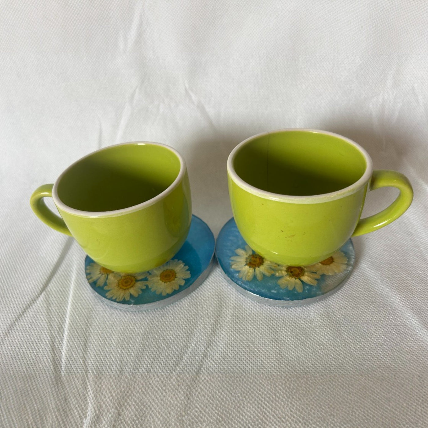 Sea Blue Resin Tea Coaster Set – Round Shape with Real white Preserved Flowers (2 Pieces)