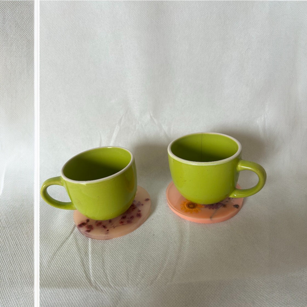 Pink Resin Tea Coaster Set – Round Shape with Real Preserved Flowers (2 Pieces)
