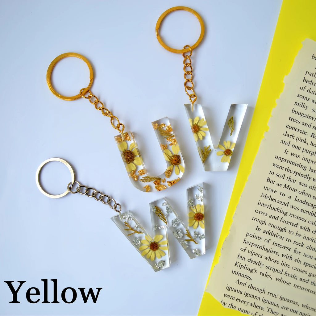 Personalised Daisy Floral Resin Letter Keychain Custom Resin Flower Initial Keyring, Customizable Key Chain, Bridesmaid Proposal Gifts