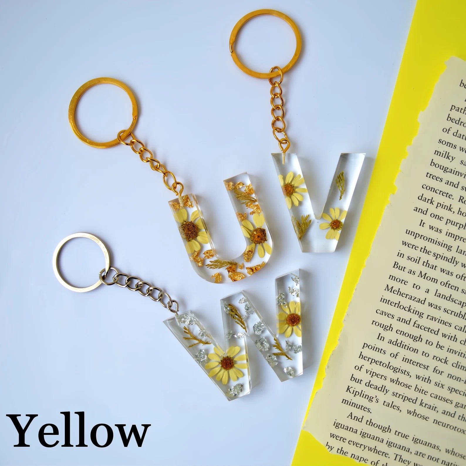 Personalised Daisy Floral Resin Letter Keychain Custom Resin Flower Initial Keyring, Customizable Key Chain, Bridesmaid Proposal Gifts