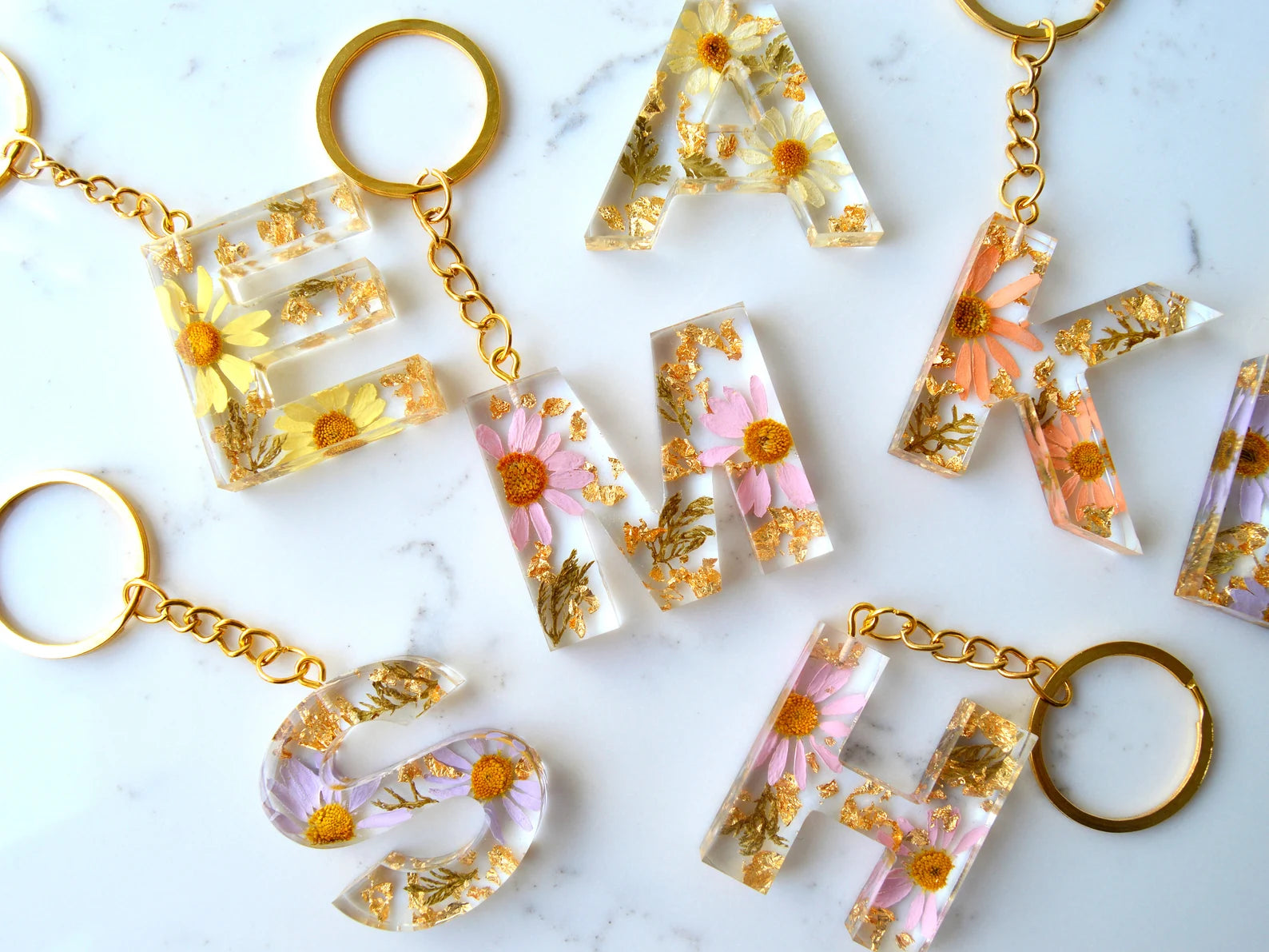Personalised Daisy Floral Resin Letter Keychain Custom Resin Flower Initial Keyring, Customizable Key Chain, Bridesmaid Proposal Gifts