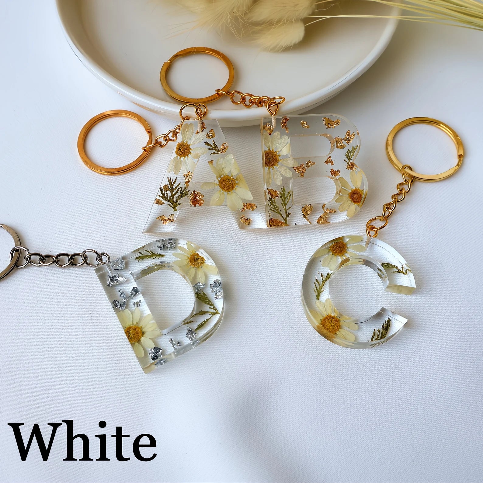 Personalised Daisy Floral Resin Letter Keychain Custom Resin Flower Initial Keyring, Customizable Key Chain, Bridesmaid Proposal Gifts