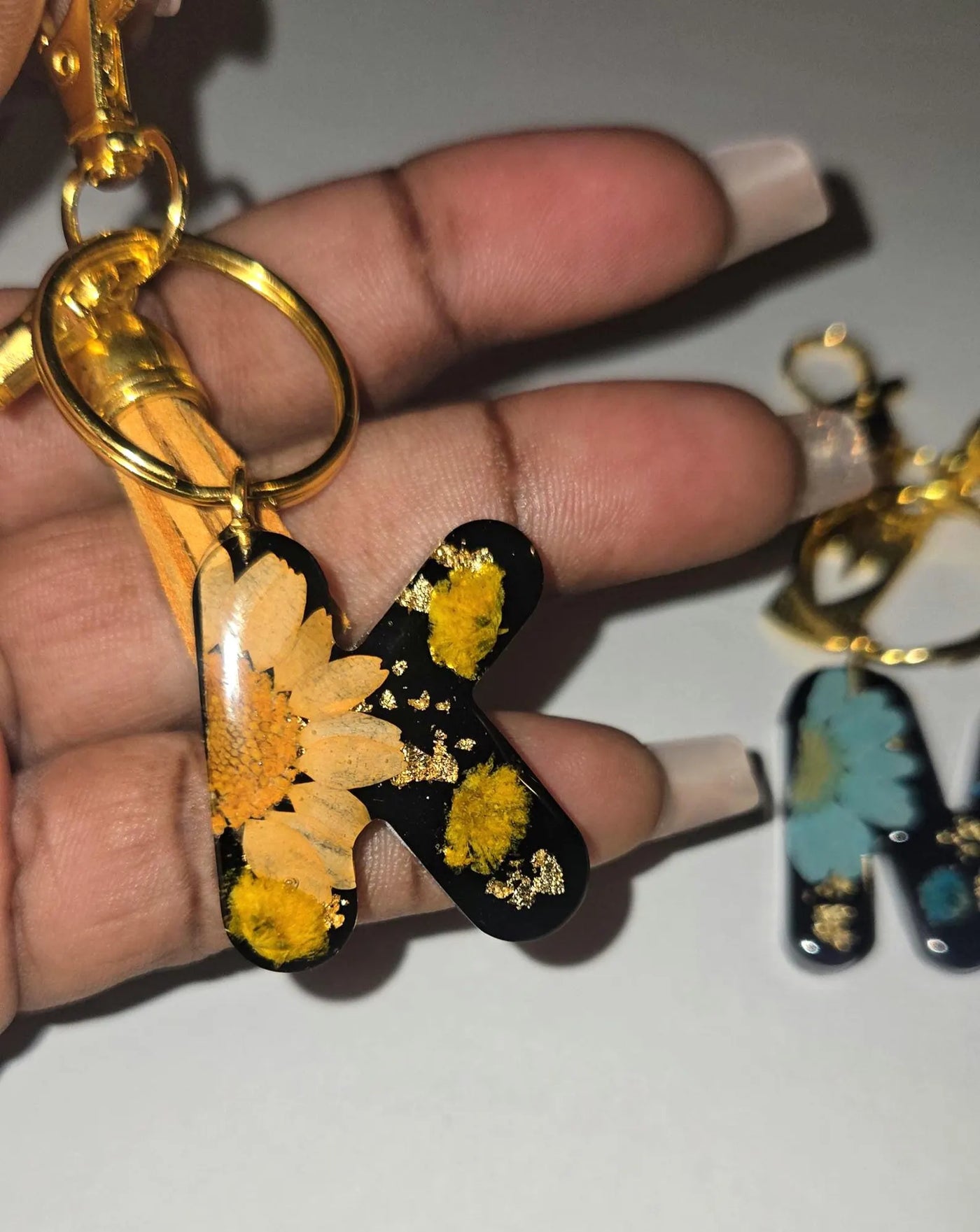 Elegant Floral Resin Letter Keychain with Gold Flakes – Personalized Initial Keyring | Handmade Gift for Her, Bag Charm, or Car Accessory